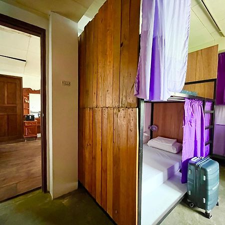Uncharted Hostel Puerto Galera Exterior photo