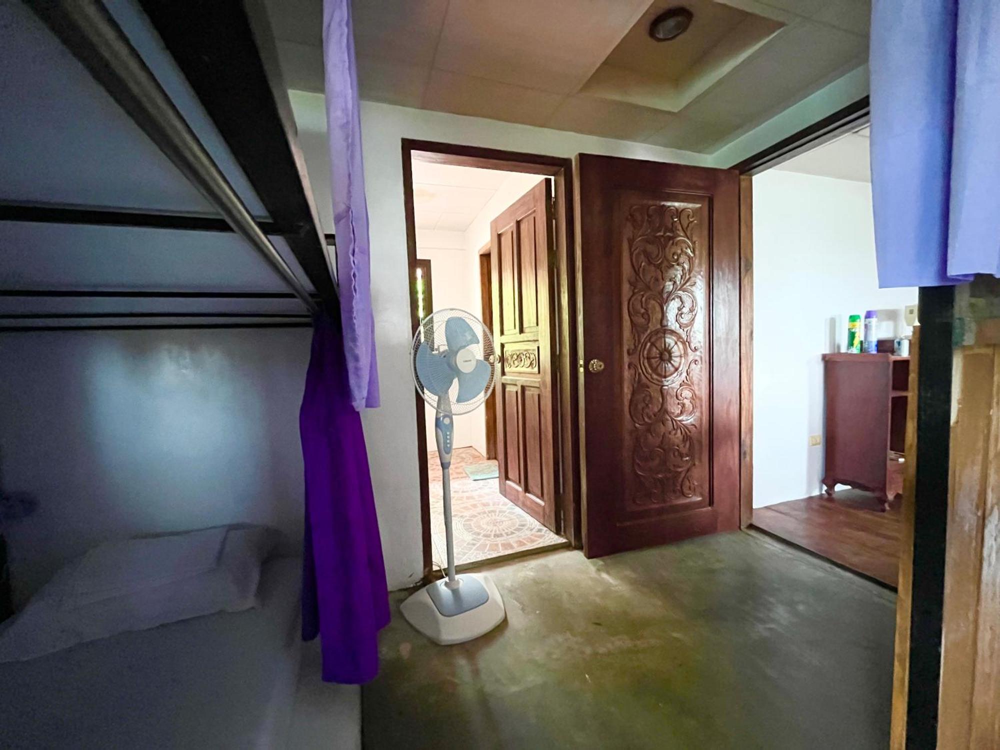 Uncharted Hostel Puerto Galera Exterior photo