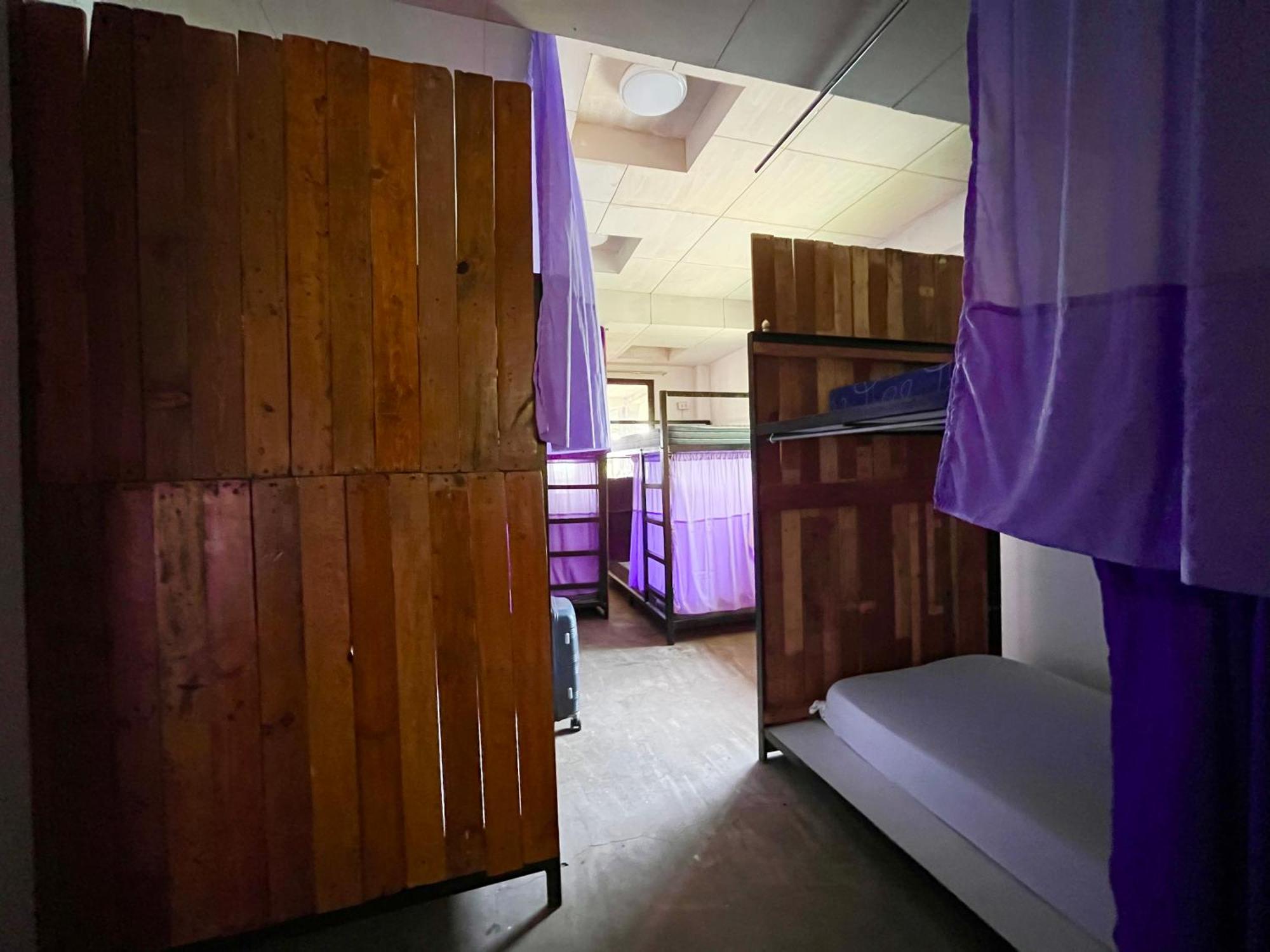 Uncharted Hostel Puerto Galera Exterior photo
