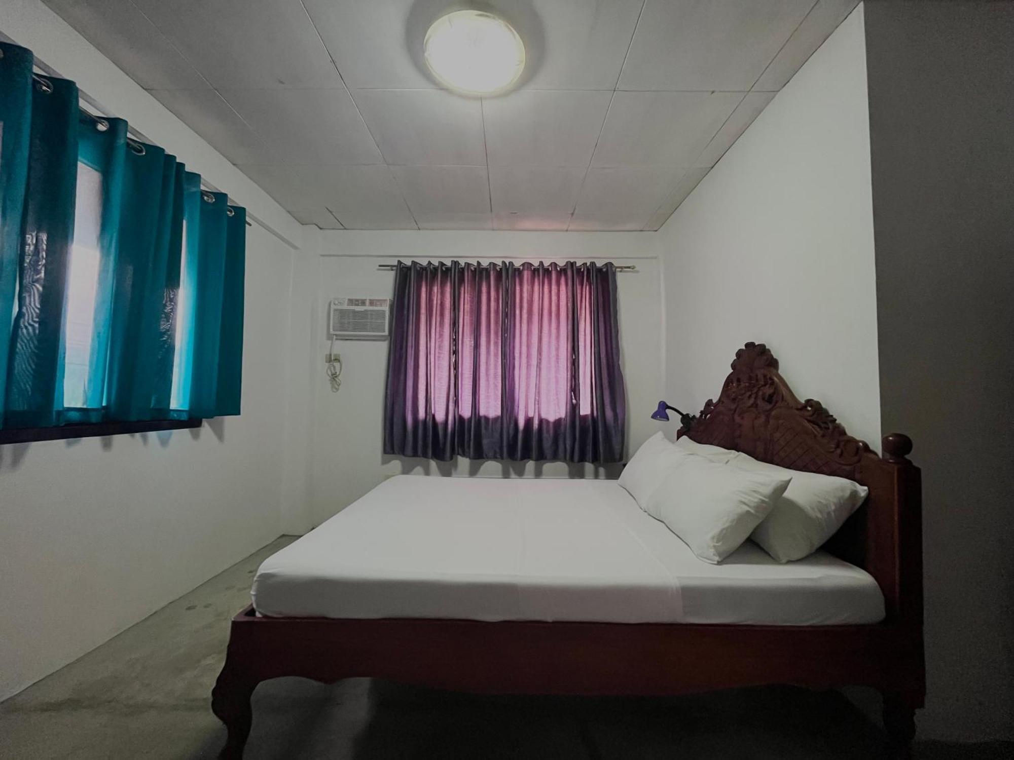 Uncharted Hostel Puerto Galera Exterior photo